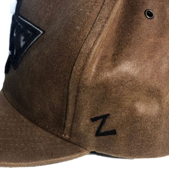 Vintage NHL- Hockey-Los Angels KINGS Faux Leather Cap by Zephyr - Picture 4 of 7